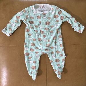 E=MC2 Magnetic Footie 0-3M